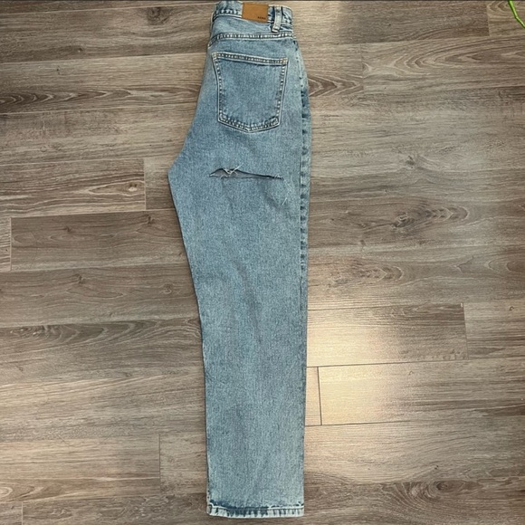 High Rise Jeans with a 90’s Vibe - Picture 4 of 4